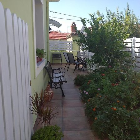 Granny'S Home Roussopoulio المظهر الخارجي الصورة